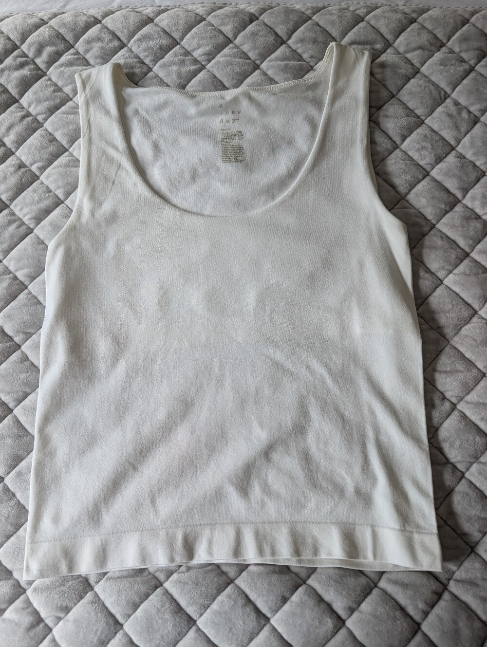 LIKE NEW A New Day Seamless Scoop Neck Tank Top, Cream White, Size Medium